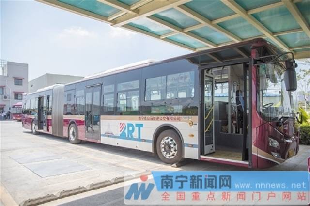 南宁大力推广清洁能源公交车 征集路网优化调整意见