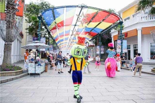上海欢乐谷狂欢节今天启幕,今起至7月5日可享全日票立减50元优惠