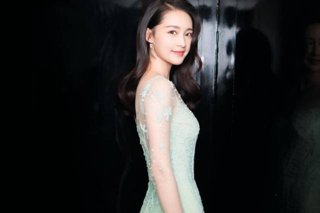 李沁新剧合作肖战王大陆,网友直呼:还是和窦骁最配!