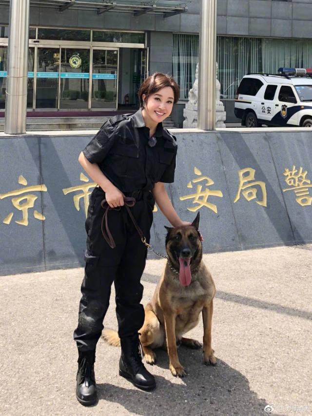 悦悦,孙嘉灵组成的"密悦团"共同前往北京市公安局刑侦总队警犬技术
