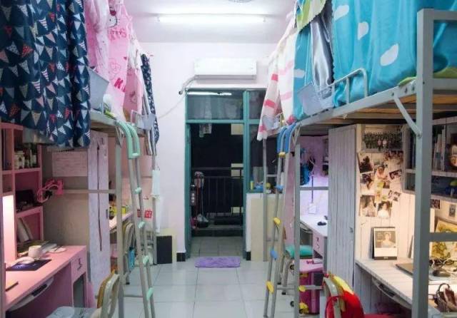 答:在华南理工大学广州学院! 问:最舒适的大学宿舍在哪?