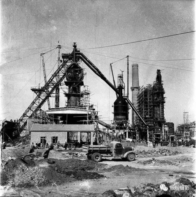 1959年,1号高炉施工全貌.