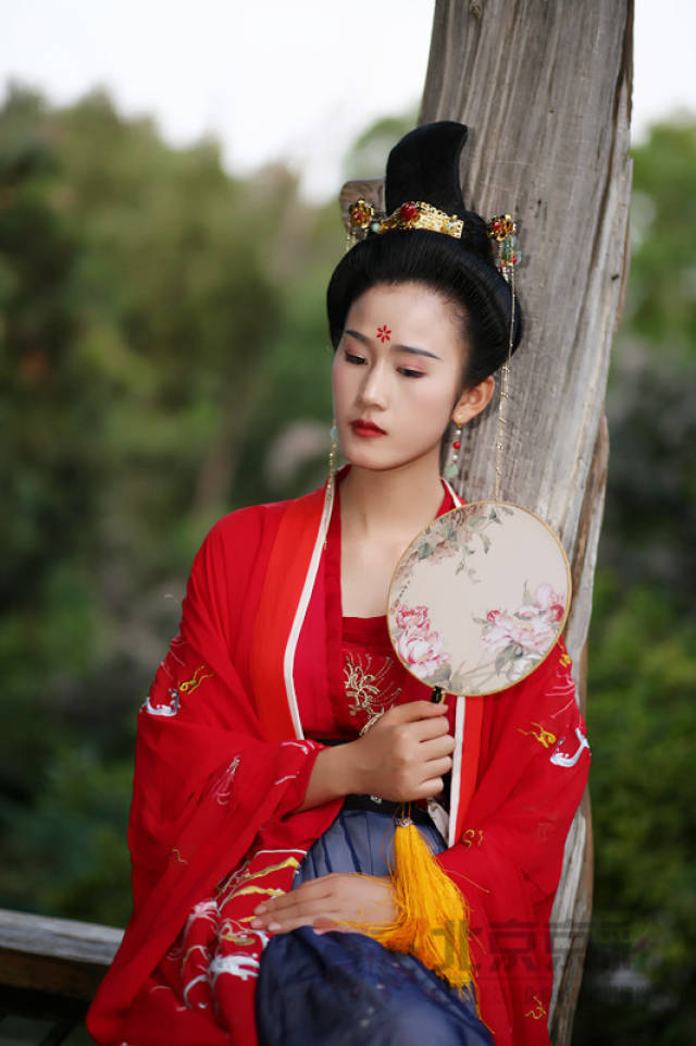 神奇的化妆术,详细的唐代古装造型化妆教程!