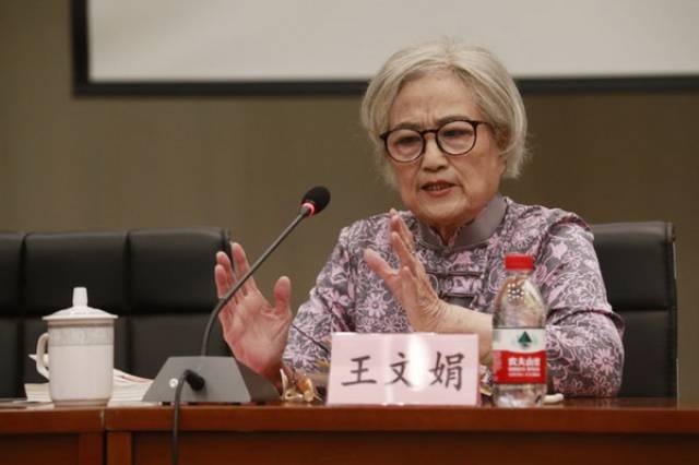 93岁王文娟,91岁陈希安:两名老党员的两堂党课