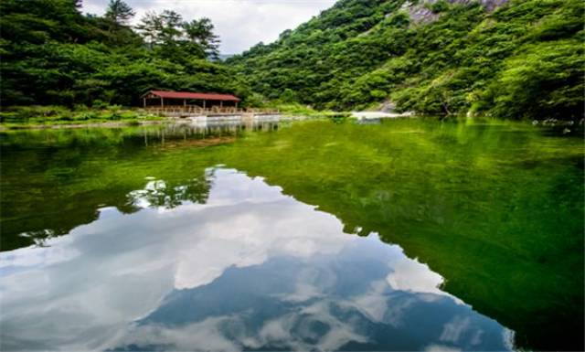 近几年,天峡风景区倾力打造清凉水世界避暑旅游品牌,吸引了来自周边