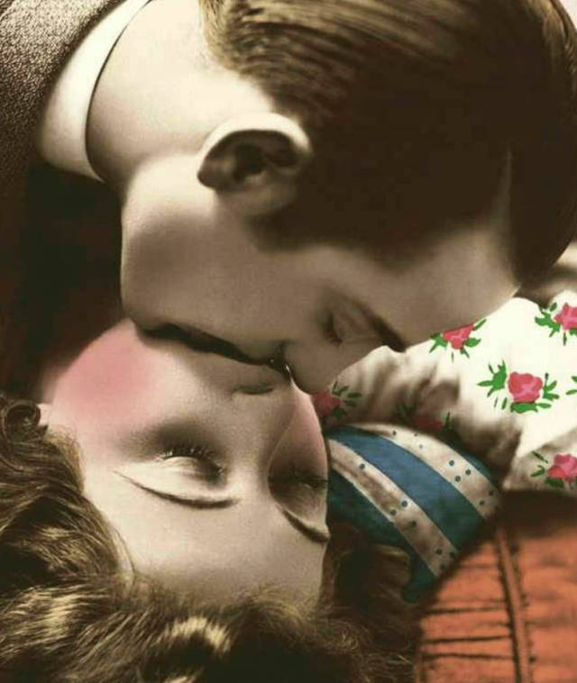 老照片:上世界20年代法国明信片上的浪漫之吻