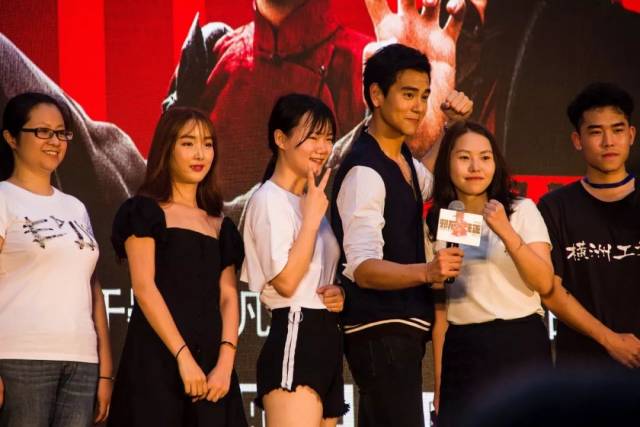 彭于晏携姜文导演新作《邪不压正》空降四川电