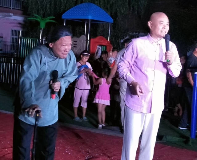 著名的表演艺术家《秦之声》主持人任丹峰和著名的表演艺术家紫光阁