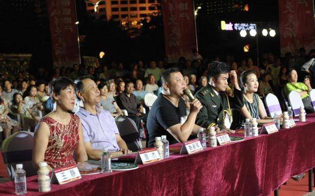 "我是大明星"马翠霞在潍坊一选秀现场"征婚"