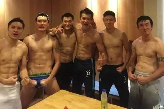 中国男足伙食上热搜 吃成白切鸡 国安球员也这样吗?