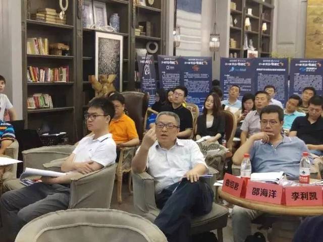 洪泰基金董事总经理方妤文 区块链工厂创始人,中企港资本董事长于小镭