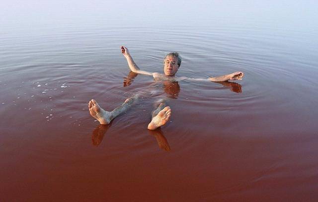 非洲死海:湖水呈粉红色,人体可悬浮,竟有鱼类,但均患侏儒症
