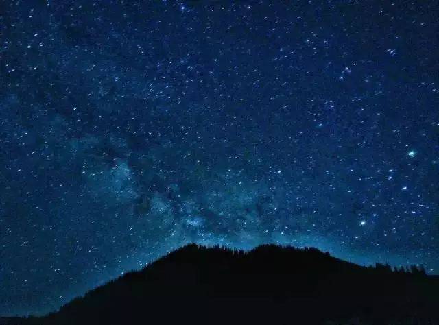 那里夜空如洗,漫天繁星