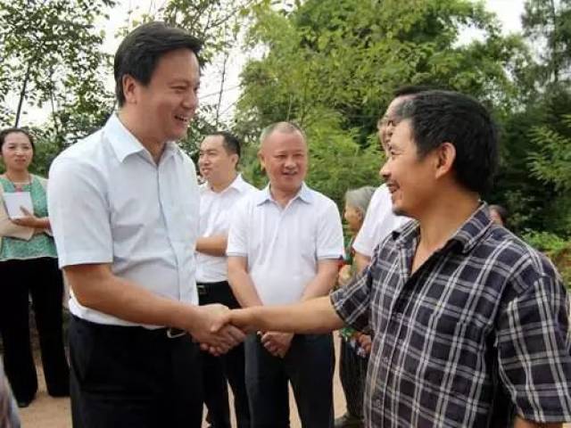 工作中的吴群刚