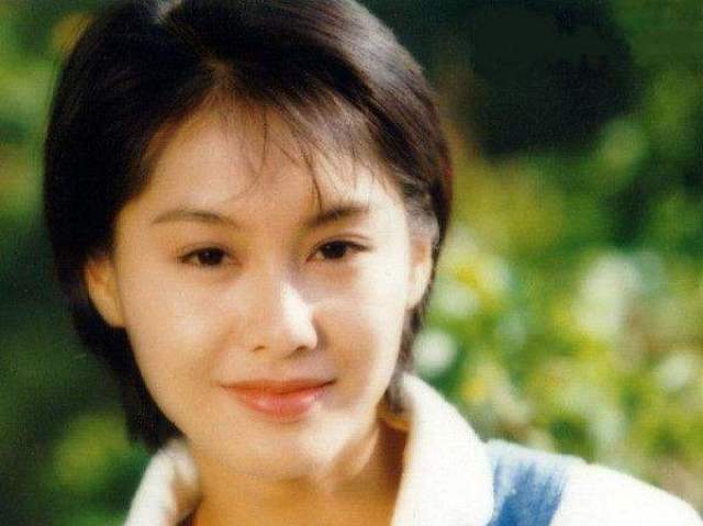 朱茵为啥不嫁周星驰,偏偏嫁给貌不出众的黄贯