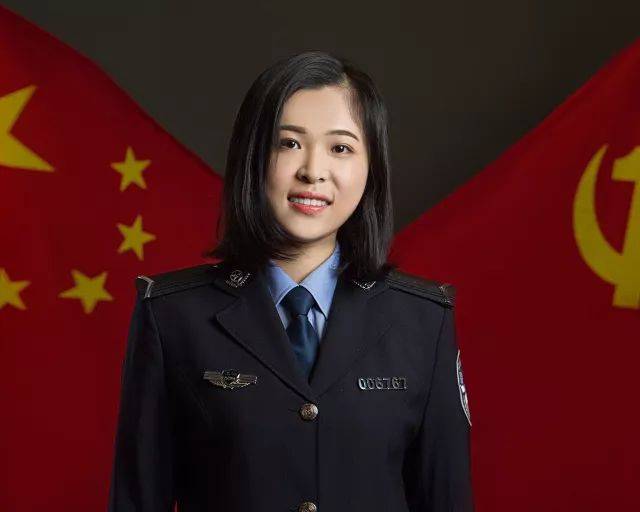 我是一大讲解员,以我之行传扬革命的精神. 二科民警小魏