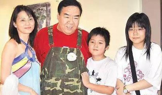 67岁郑则仕近照,从欠债2000万到住豪宅,网友:肥猫发威变老虎!