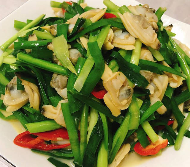 周末难得在家下厨,男友晒中午伙食,没过一会准婆婆要男友回家