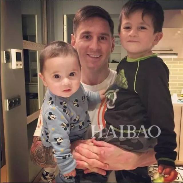 梅西 (lionel messi) 和两个儿子