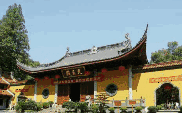 闻着丝缕檀香,享受