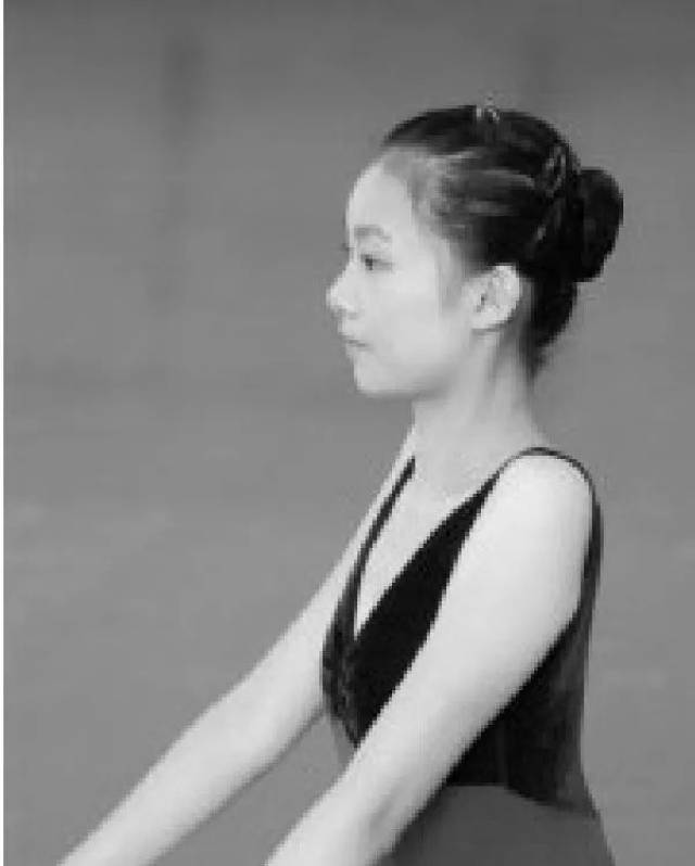 舞蹈小课堂:肩的训练组合