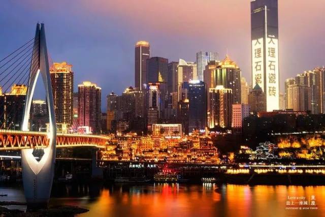 南岸区聚丰江山天下小区楼顶成网"网红拍摄地",附重庆