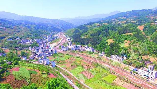 这个巴东县沿渡河镇东南角的小村镇,宛如一个袖珍"小江南.
