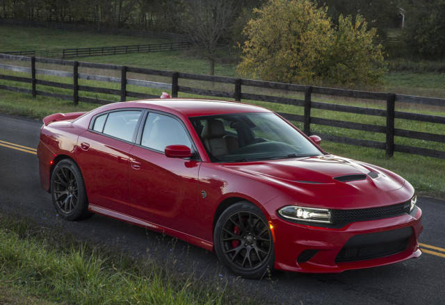 四门轿车中的跑车 2015款道奇charger srt hellcat