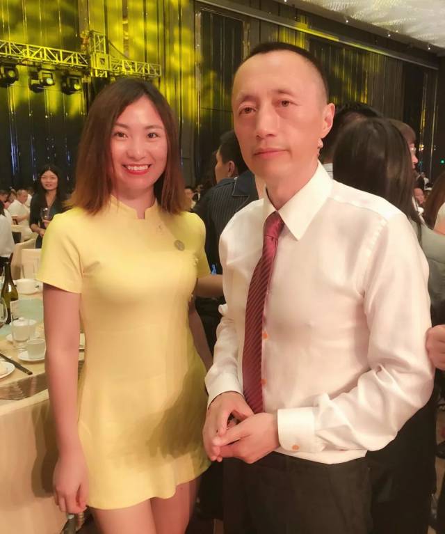 星河湾集团董事长黄文仔(右)