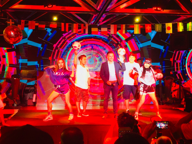 Twinkle大娱乐签约欧文 来电科技亮相活动现场