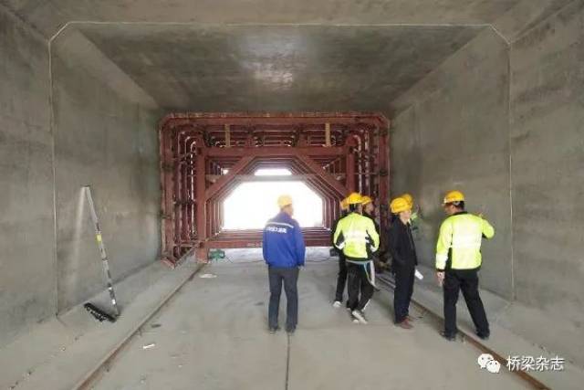 箱涵是高速公路建设中的常见结构,传统的施工方法为"支架法,模板的