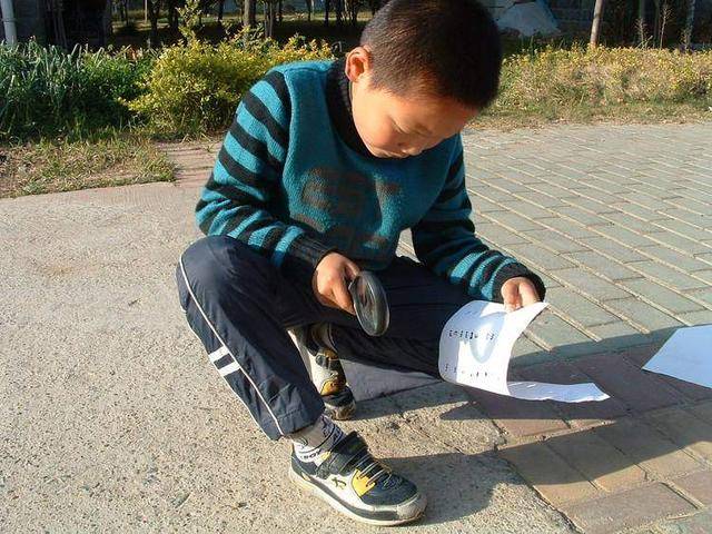 矿泉水致车内起火,原理很简单,一定要注意的小