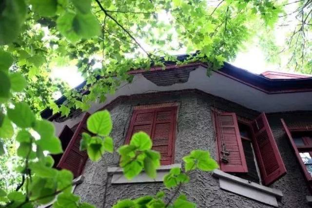 隔壁还有瞿秋白寓所旧址,是典型的老上海石库门建筑,里面有瞿秋白纪念
