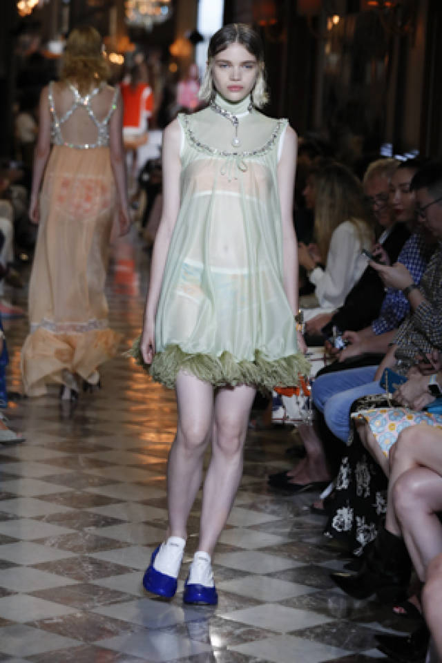 miumiu 2019早春巴黎时装周,实力解锁一波简约风尚