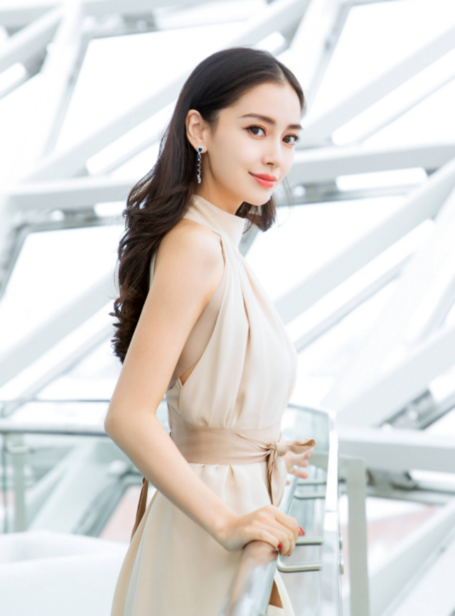 杨颖的哪个部位最美?喜欢她的举手