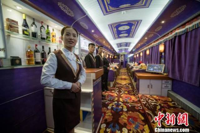 飞波 何蓬磊)西藏自治区旅游发展委员会3日透露,拉萨至日喀则z8801/2