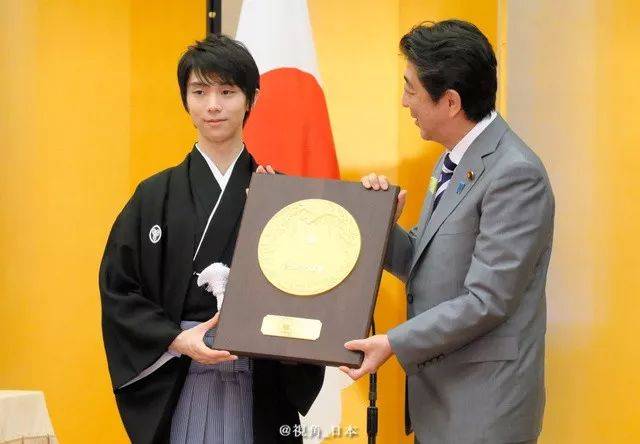 连续两届冬奥会摘得花样滑冰男子单人金牌的羽生结弦荣获日本国民荣誉