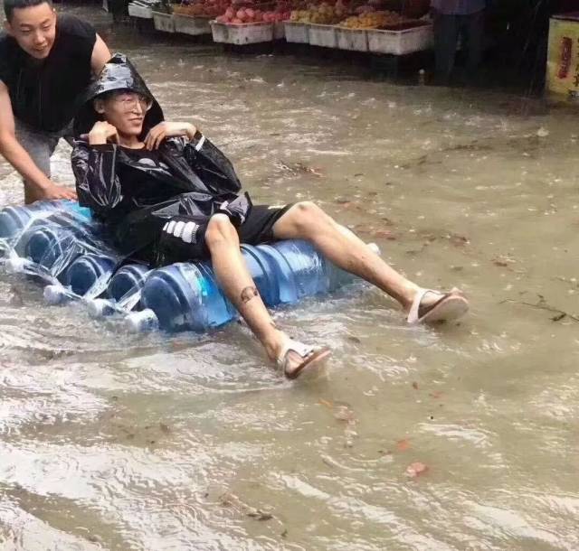 成都暴雨搞笑合集来了!