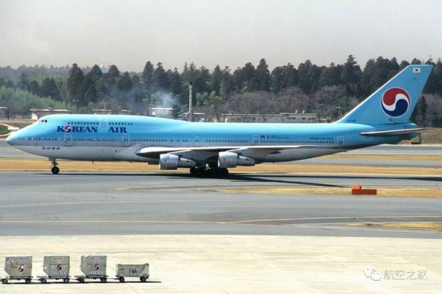 1994年退役后到大韩航空任职,拥有1560小时的波音747型客机驾驶经验