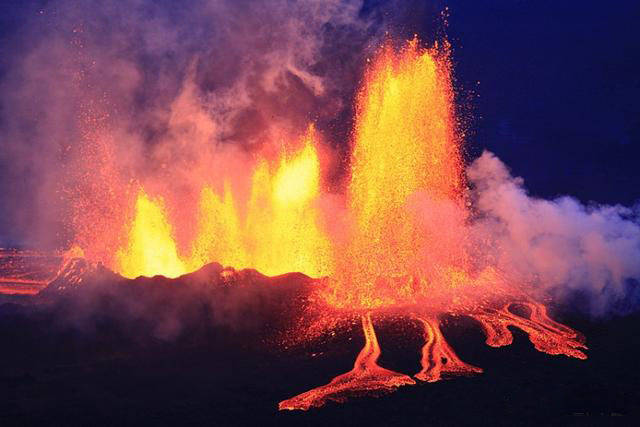 假如不停地往活火山里灌水，能把火山浇灭吗?答案万万没想到