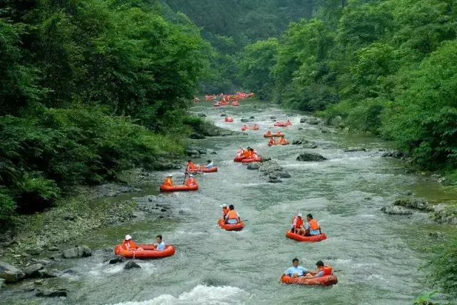 丛林第一漂流 景区地址:湖北省咸宁市通山县厦铺镇青山村 漂流长度 5