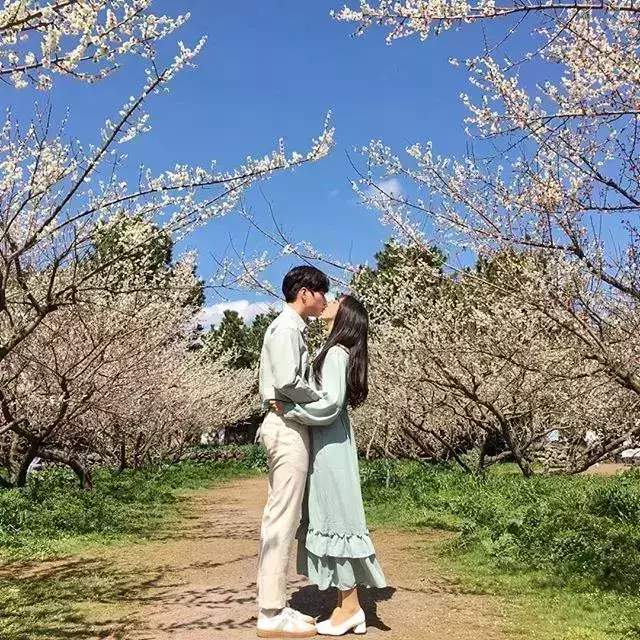 get这些情侣拍照方式,就能在旅行时优雅地撒狗粮啦