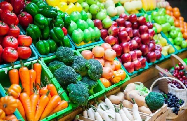 蔬菜类:蔬菜上柜销售前应加工整理,排列整齐,分类陈列.