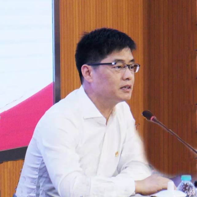 松江区教育局局长陈小华回顾学院成立背景