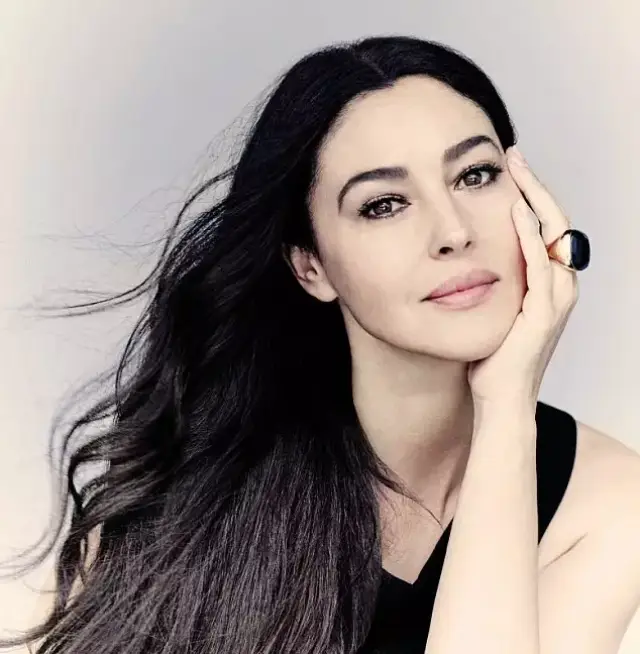 那就是意大利国宝级女神—— monica bellucci 莫妮卡贝鲁奇.