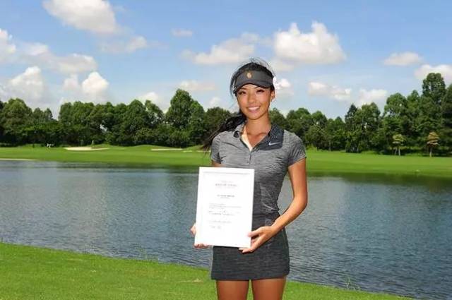 现代版孟母三迁:父母4次搬家2次移民，南加大99年高尔夫女神!