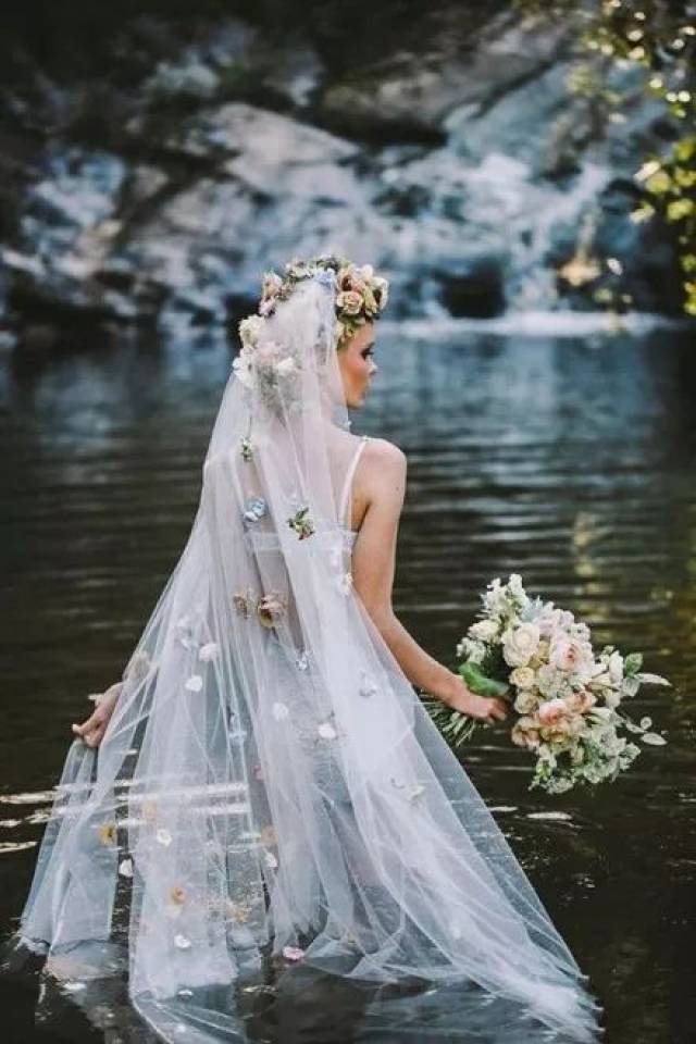 抖音超火的浪漫"飞头纱"!你的婚礼想不想也来个"会飞的头纱"呢?