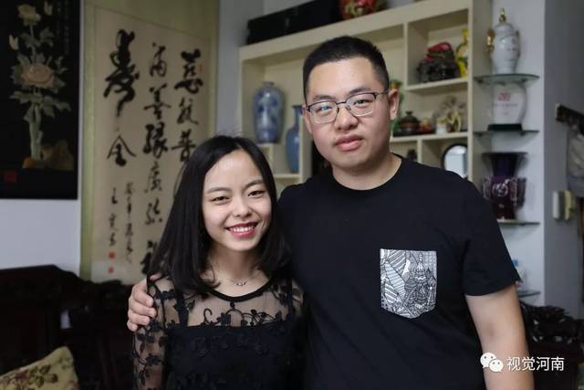 孤儿汪欣与她的帅气老公.