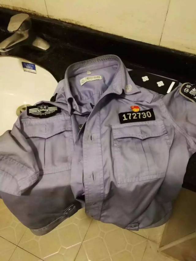 警服染了颜色,但党徽更加闪耀 你们辛苦了 感谢!