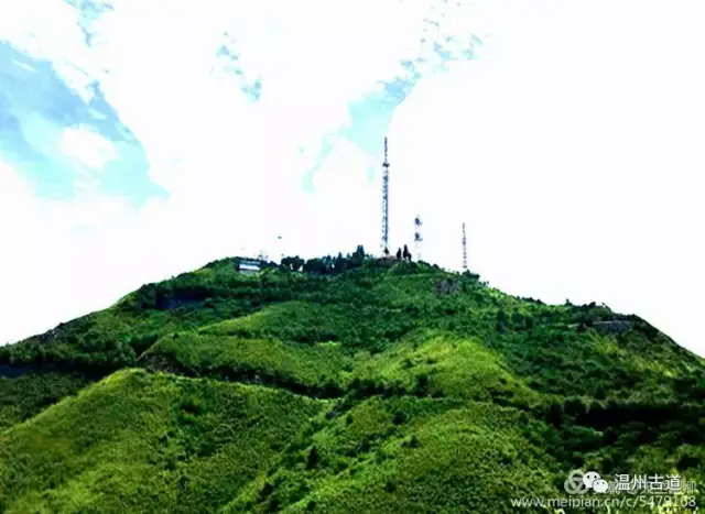 吹台山公园建有四条登山步道,一条缆车索道和一条盘山公路.